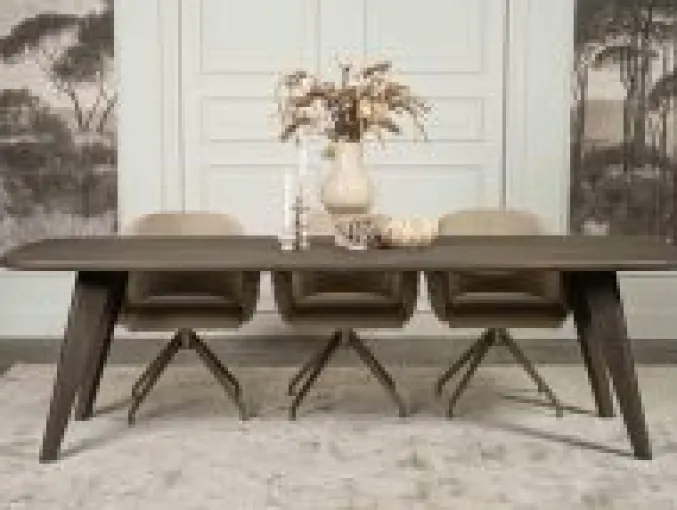 Eettafel Bordeaux taps toelopende poot