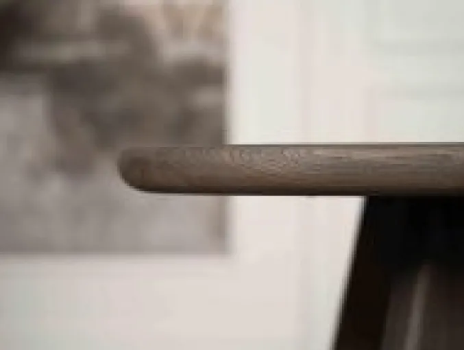 Eettafel Bordeaux taps toelopende poot